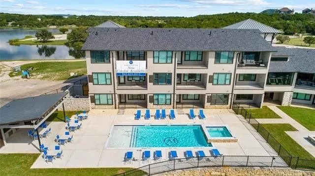 HARBORVIEW 1st floor poolside family friendly home - Image 1