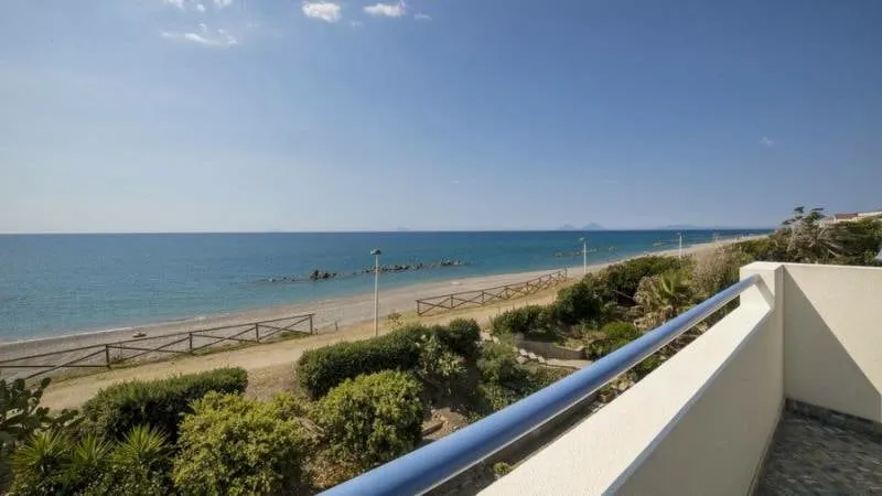 Aeolian Sea-facing penthouse - Image 1