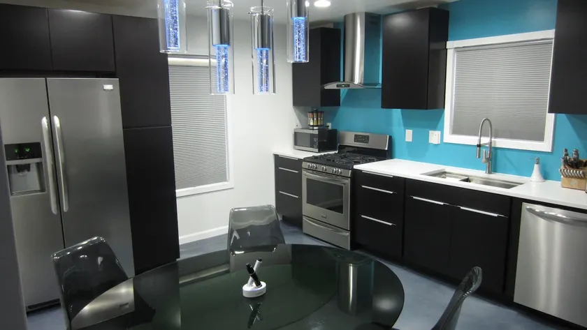 Modern/Retro Condo - Image 1