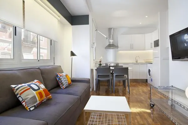 Perfect Place For Couples In Barceloneta - Image 1