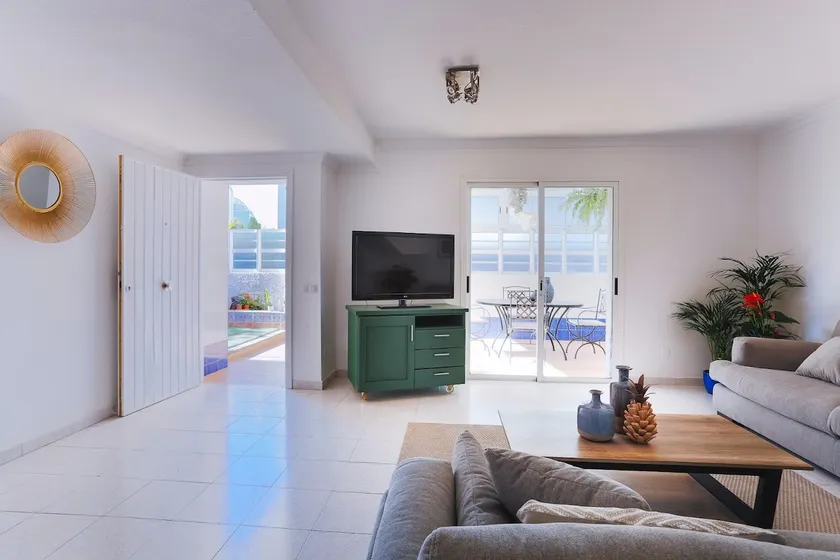 Townhouse with terrace and pool - Image 1