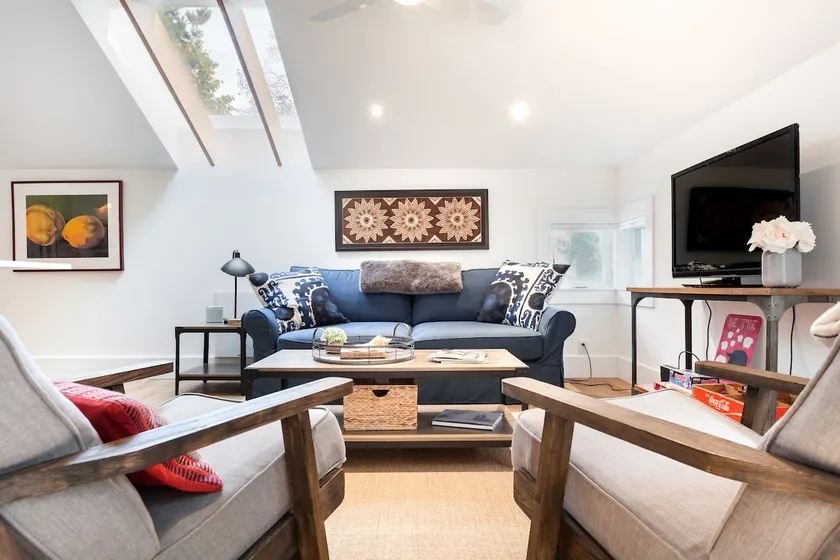 Luxury Farmhouse-Style Living in the Heart of Bainbridge - Image 1