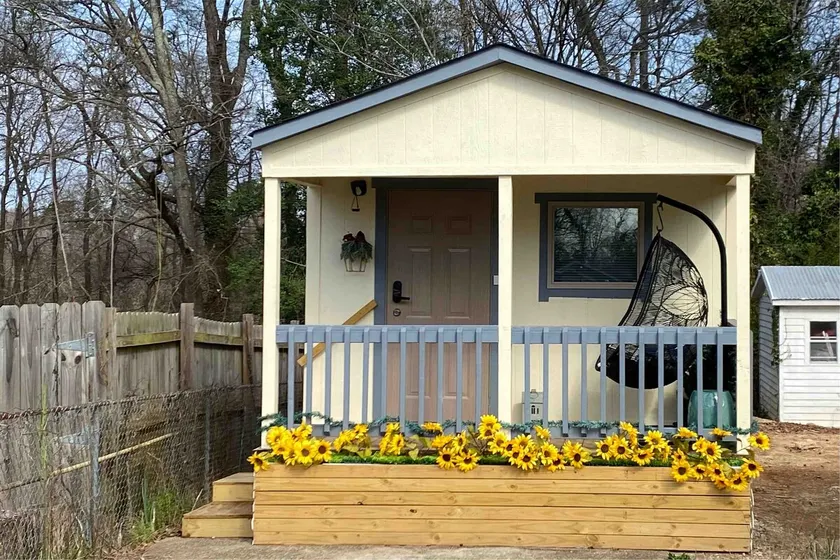 Your Own Cozy Tiny Home - Image 1