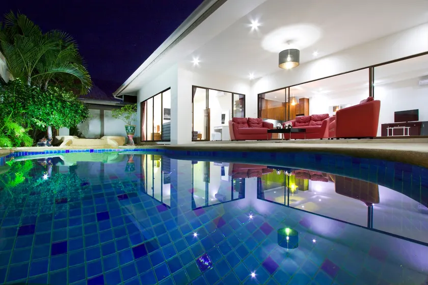 2-bdr villa for 6 ppl, swim. pool and jacuzzi - Image 1