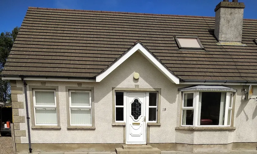 Entire House, 3 bedrooms, 5 beds, sleeps 8 max. - Image 1