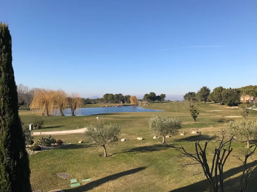 Entire air-conditioned place with a golf course view - Image 1