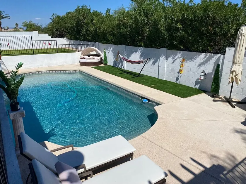 Desert Escape: Gorgeous MTN View, Heated Pool, BBQ - Image 1
