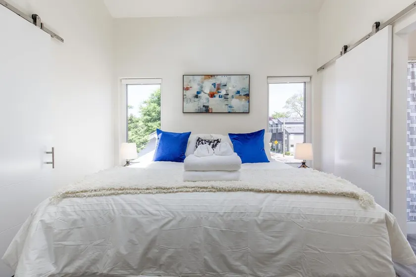 Modern, Sleek & Stylish: 2 blocks from Hawthorne! - Image 1
