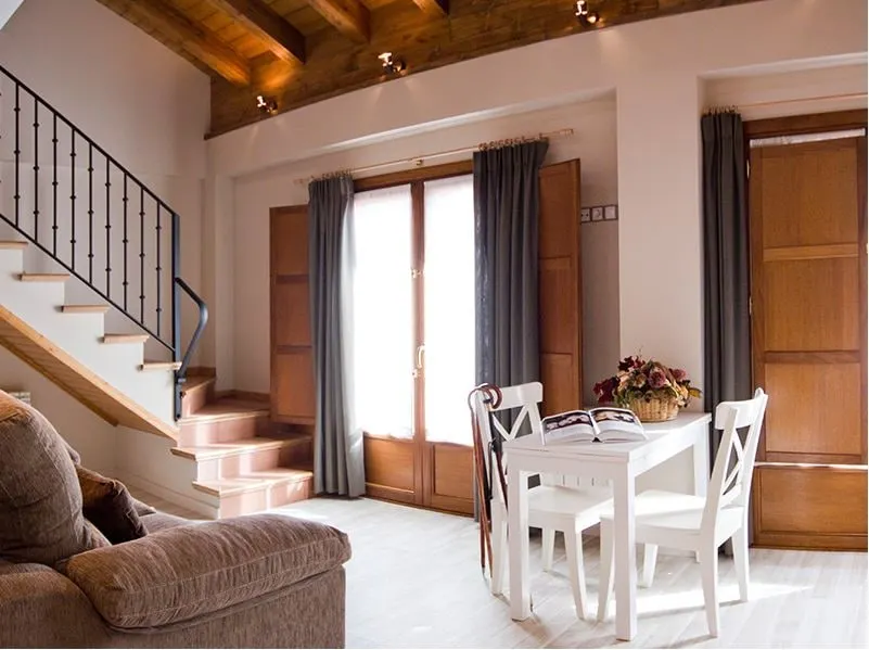 Lladito Short-Term Rentals, Apartment la e. - Image 1