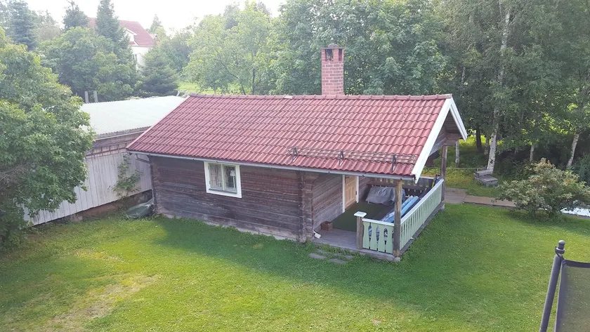 Cozy log cabin in central Mora - Image 1