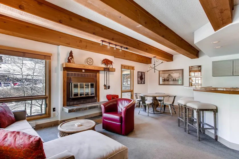 Elegantly Styled Plaza Condo Condo - Image 1