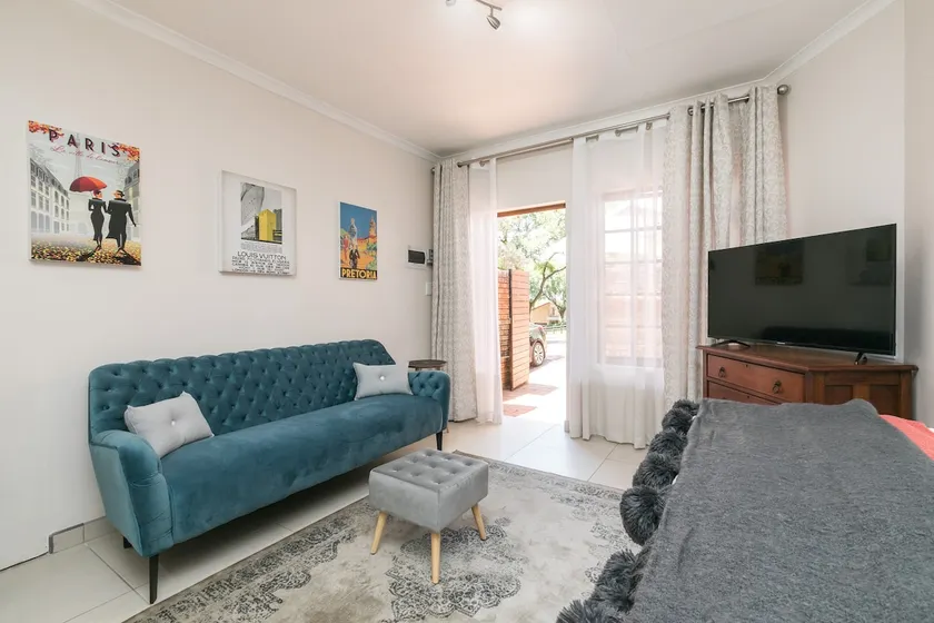 Private Retreat / Retro Chic / Urban Hideawy - Image 1