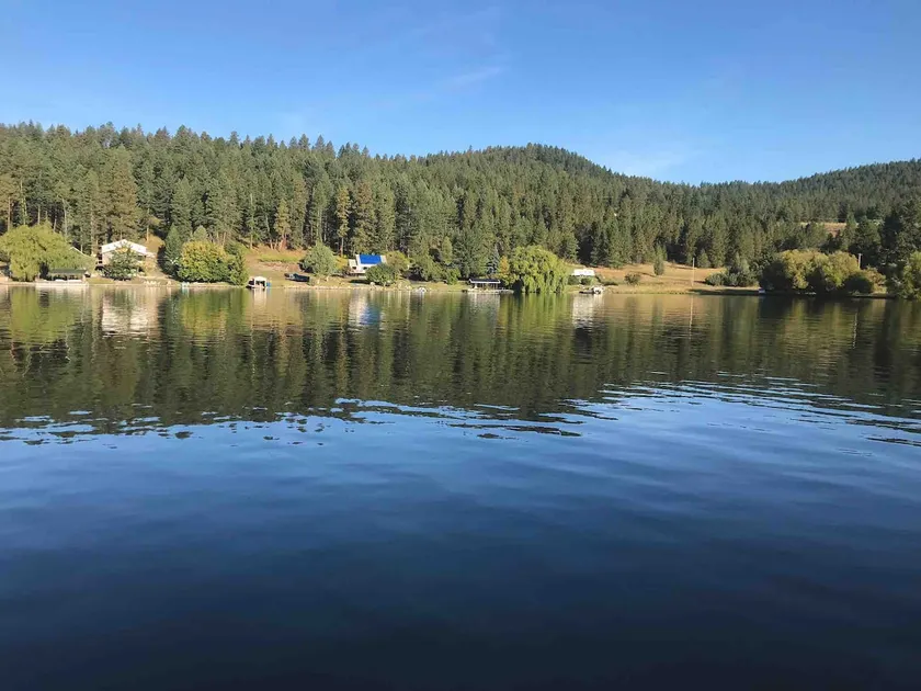 Unique log cabin on Flathead lake! - Image 1