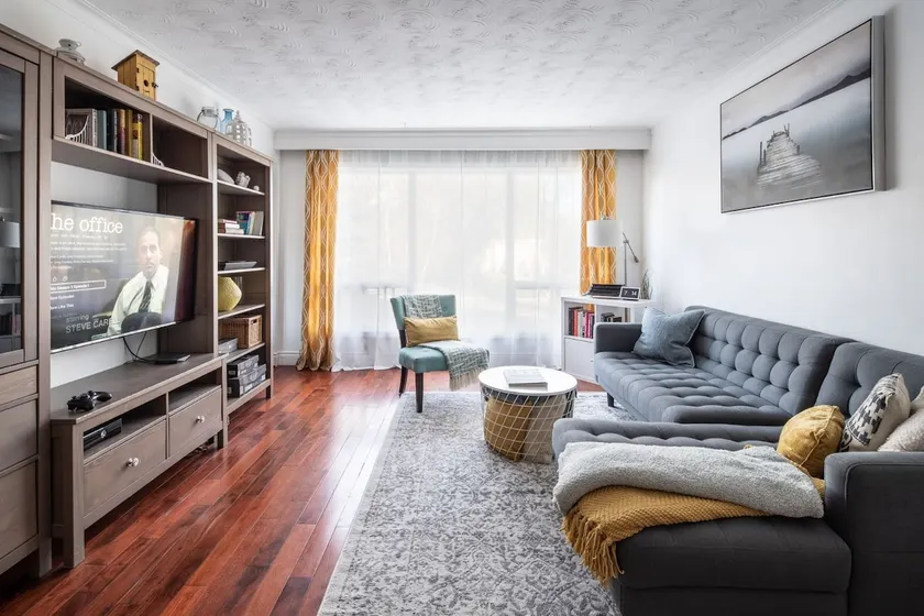 Tasteful decorum 3 bdrm home with coffee &wine bar - Image 1