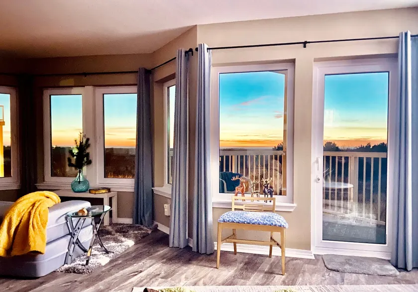Stylish Oceanfront Escape 2 Master Suites King Bed - Image 1