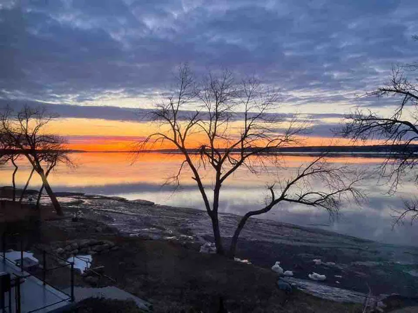 Penthouse on the St. Lawrence River - Image 1