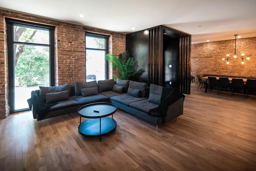 Château Deluxe // Vieux-Québec, Énorme Maison - Image 1