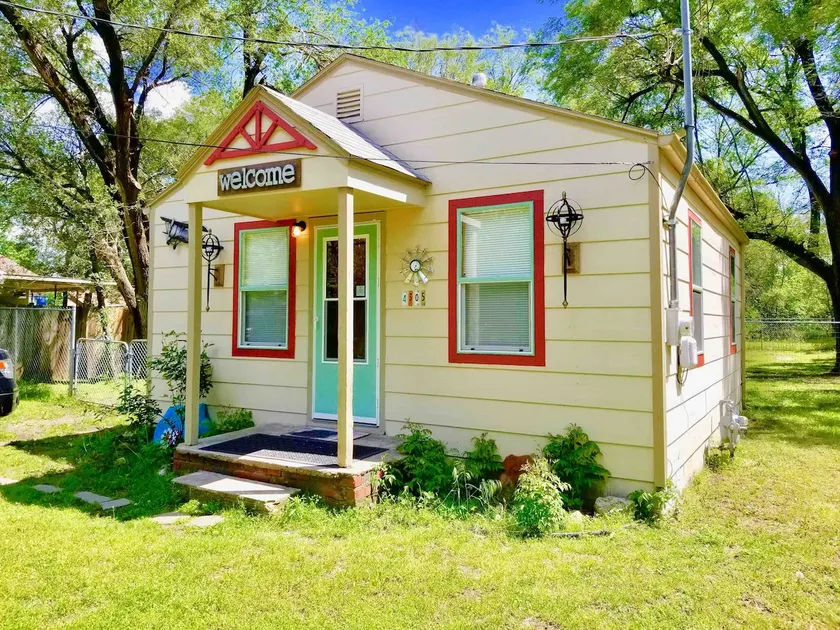 Entire Little House with Vintage Airplane Theme - Image 1