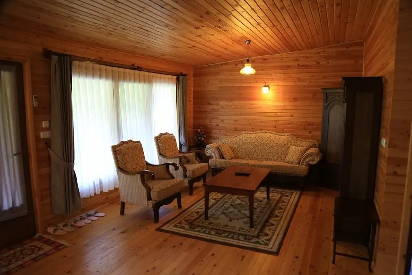 Your Quiet Quiet Summer Home Near the Beach - Image 1