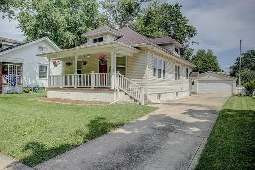 Comfy and private basement suite close to Downtown - Image 1