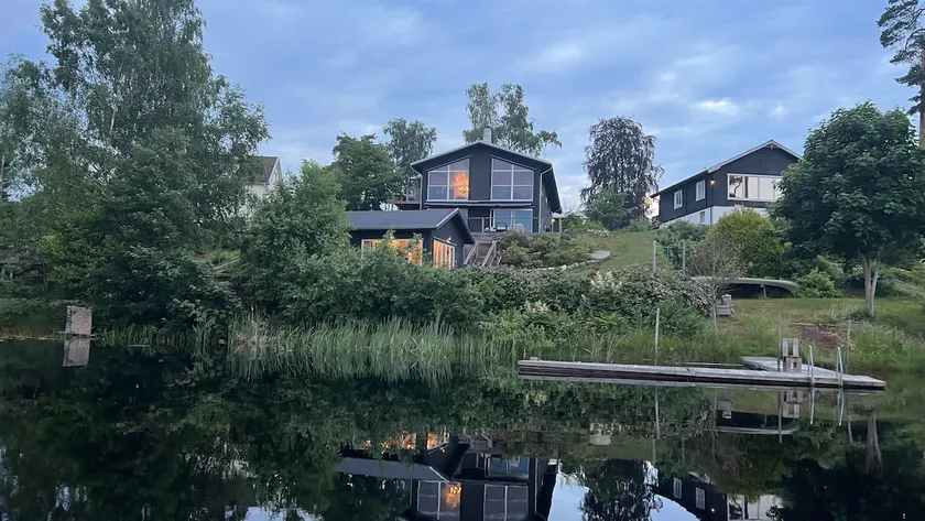 Boathouse with fireplace, sauna & jetty near Gothenburg - Image 1