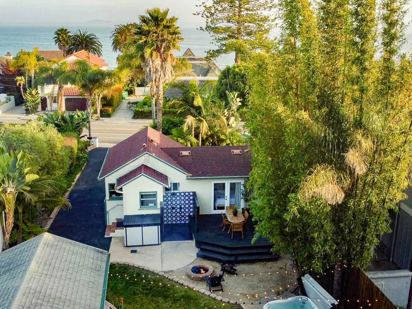The Captain's Cottage on Shoreline Drive - Image 1