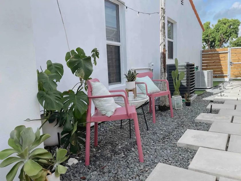 Casa Bella | Unit A - Image 1