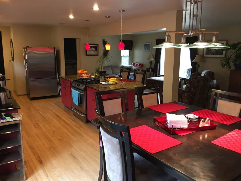 YOUnique 3+ bedroom, spa/hot tub, huge deck - Image 1