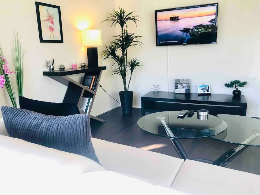 Perfectly Located APT — Just Steps from the Beach - Image 1