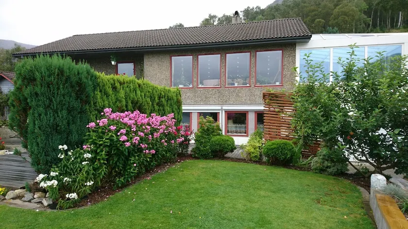 Apartment with fjord & mountain view, registered, boat possible - Image 1