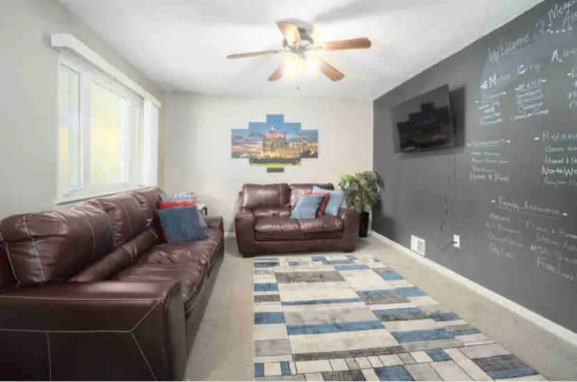 Family & Pet-Friendly 3BR Near DTW Quite Area - Image 1