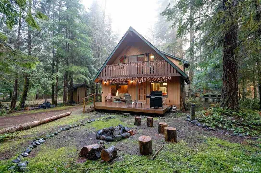 Cozy Mt. Baker Cabin, Wi-Fi, Sleeps 6-8, Pets OK - Image 1