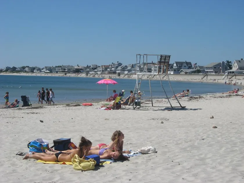 Comfy Beach House - Image 1