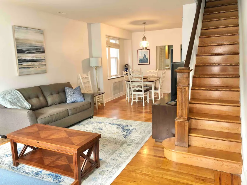 Three Bedroom Ventnor Beach House—Sunset Bay View - Image 1