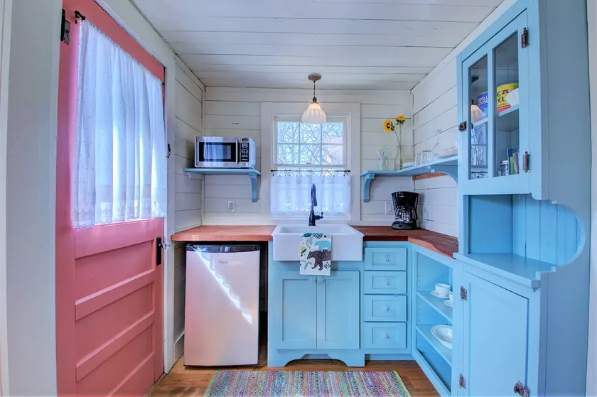 Lil’ Backyard Cottage in Hillcrest - Image 1