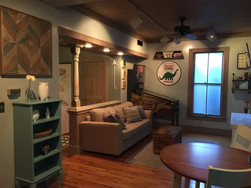 Night Owl (B)Downtown! 1 FREE parking spot Dec-Feb - Image 1