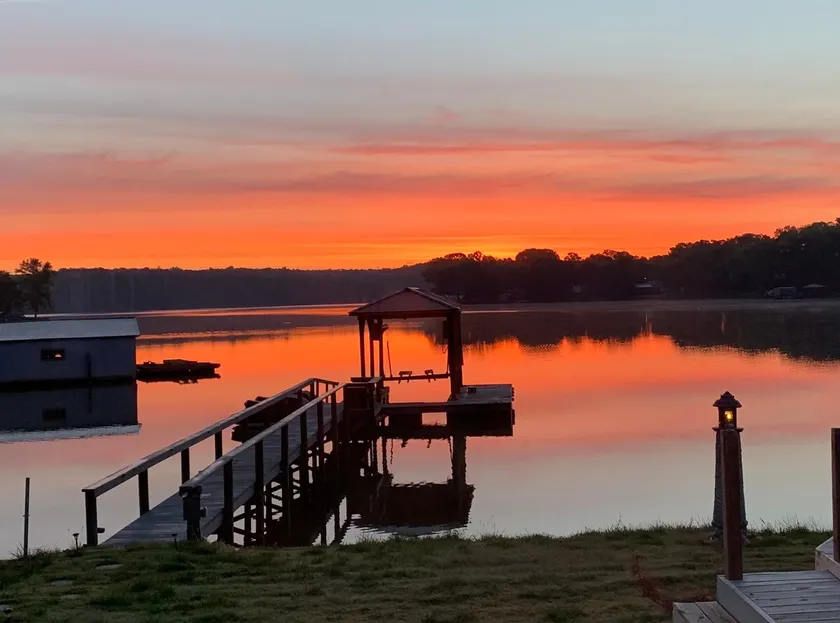 PRIVATE LAKESIDE BLISS-2 BR APARTMENT-STUNNING LAKE WYLIE VIEW FROM PRIVATE DECK - Image 1