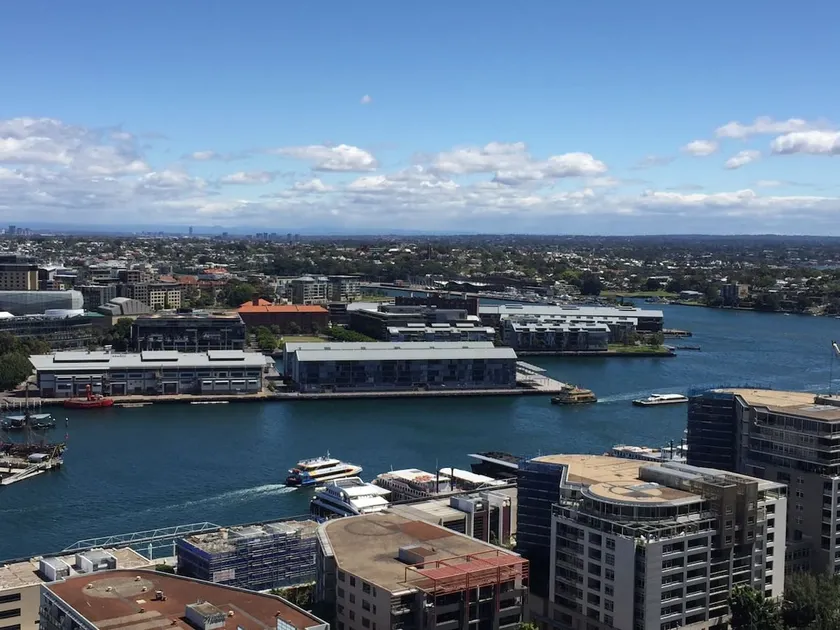 CBD harbour view two bedrooms condo - Image 1