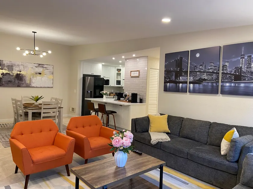 Luxury Condo-Downtown Bellevue - Image 1