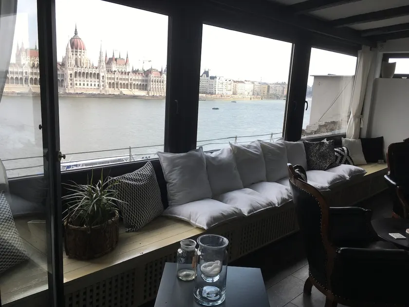 Rooftop Apt. in the Jewelry Box | Parliament view - Image 1