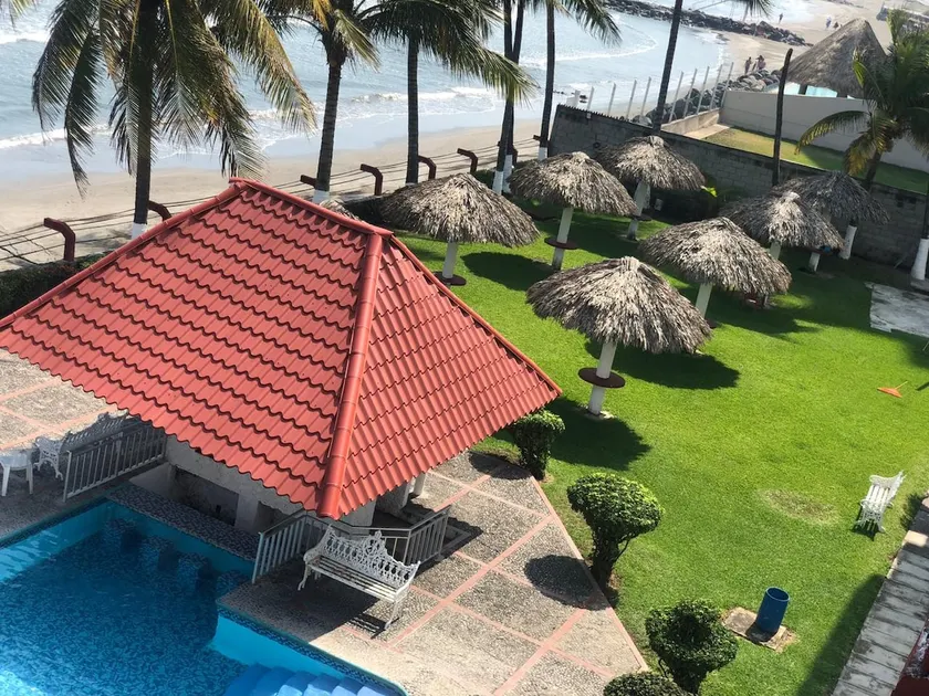 Spacious apartment on the beach. - Image 1