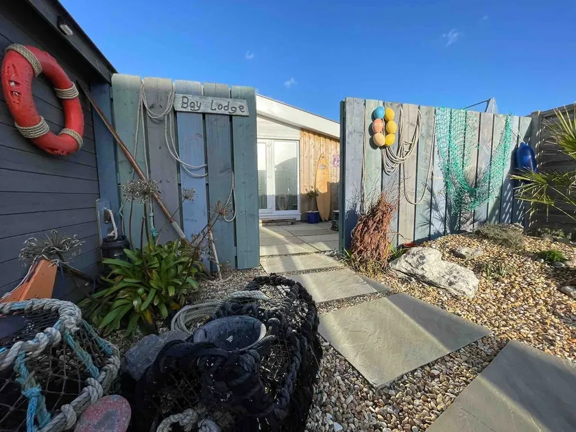 Luxury Pet Friendly Cabin Witterings 50m to beach - Image 1