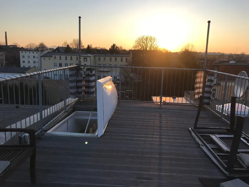 Top floor apartment with rooftop terrace - Image 1