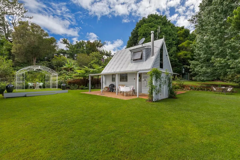 Cuddle Cottage - Image 1