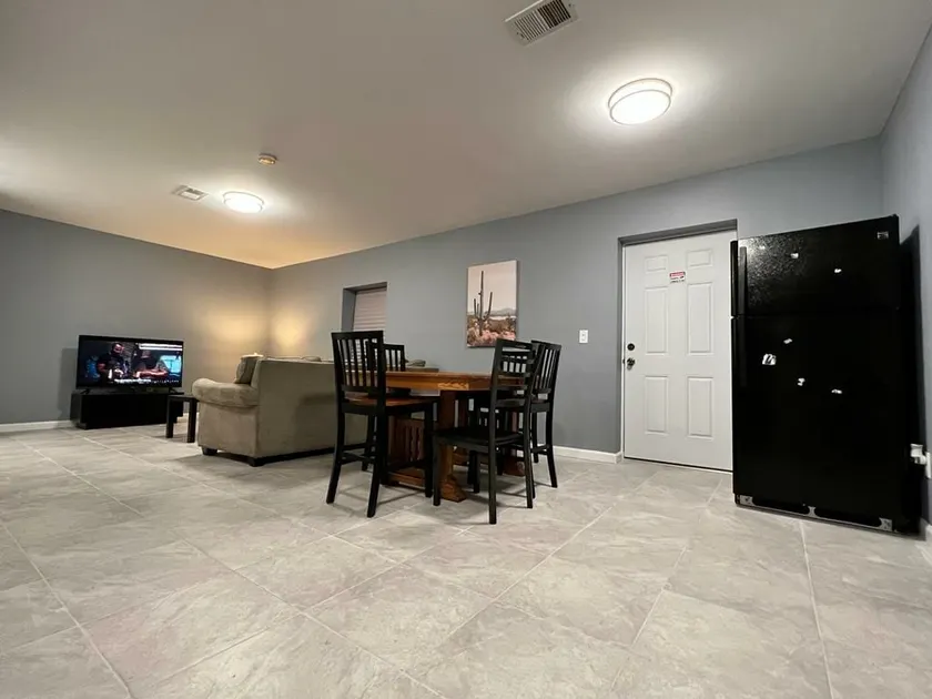 SPACIOUS 4 BEDROOMS 12 MINS TO NEWARK AIRPORT - Image 1