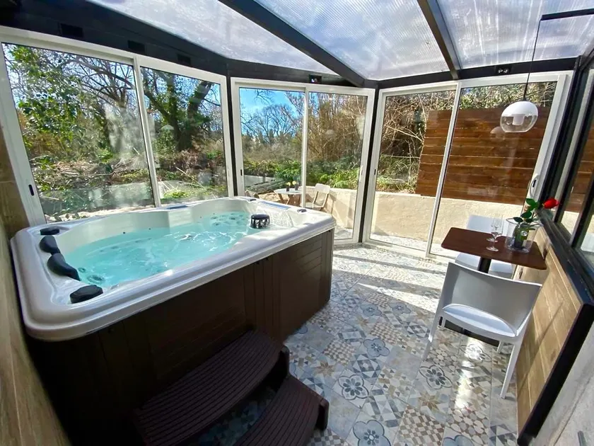 Suite with Jacuzzi, sauna and hammam - Image 1