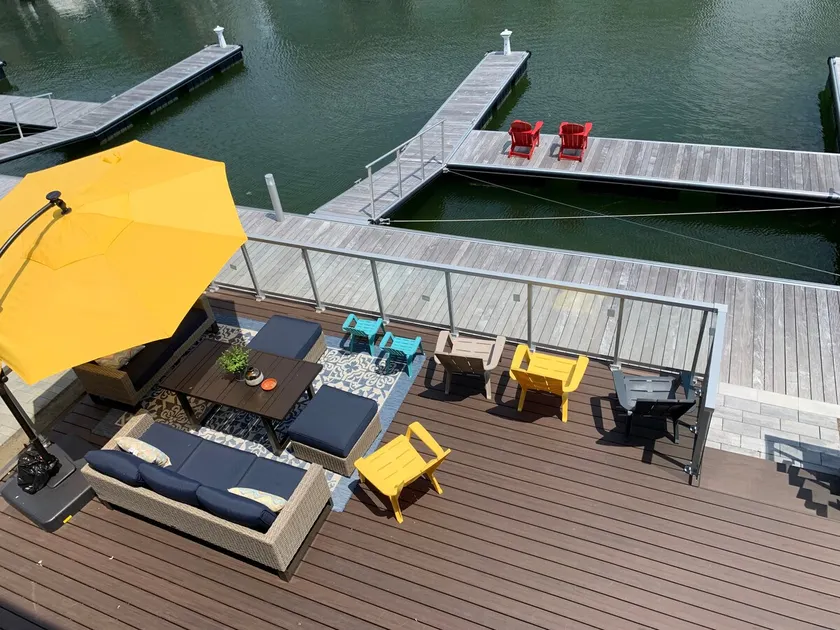 Luxurious Lake front Island Townhome, Innisfil, ON - Image 1
