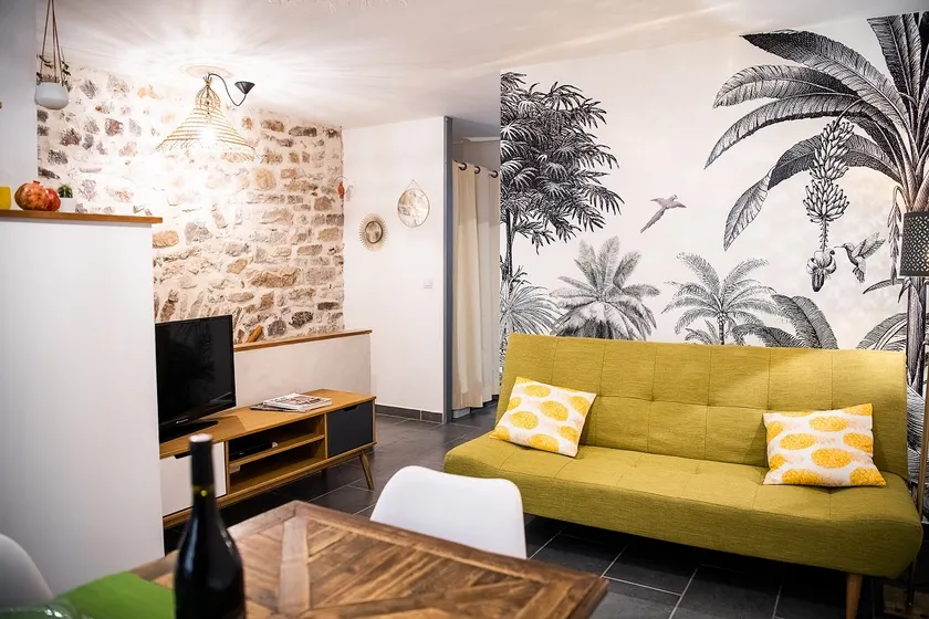 Cozy cocoon: quiet, air conditioning & city center on foot - Image 1