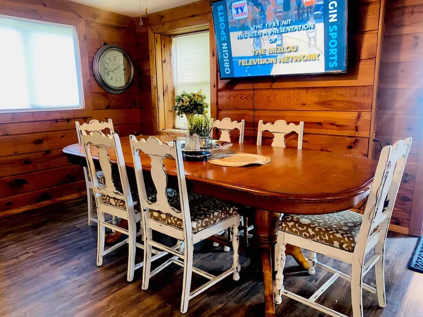 Relaxing Cabin on the River - Image 1