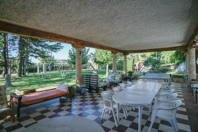 Magnificent villa with leisure and sports areas - Image 1